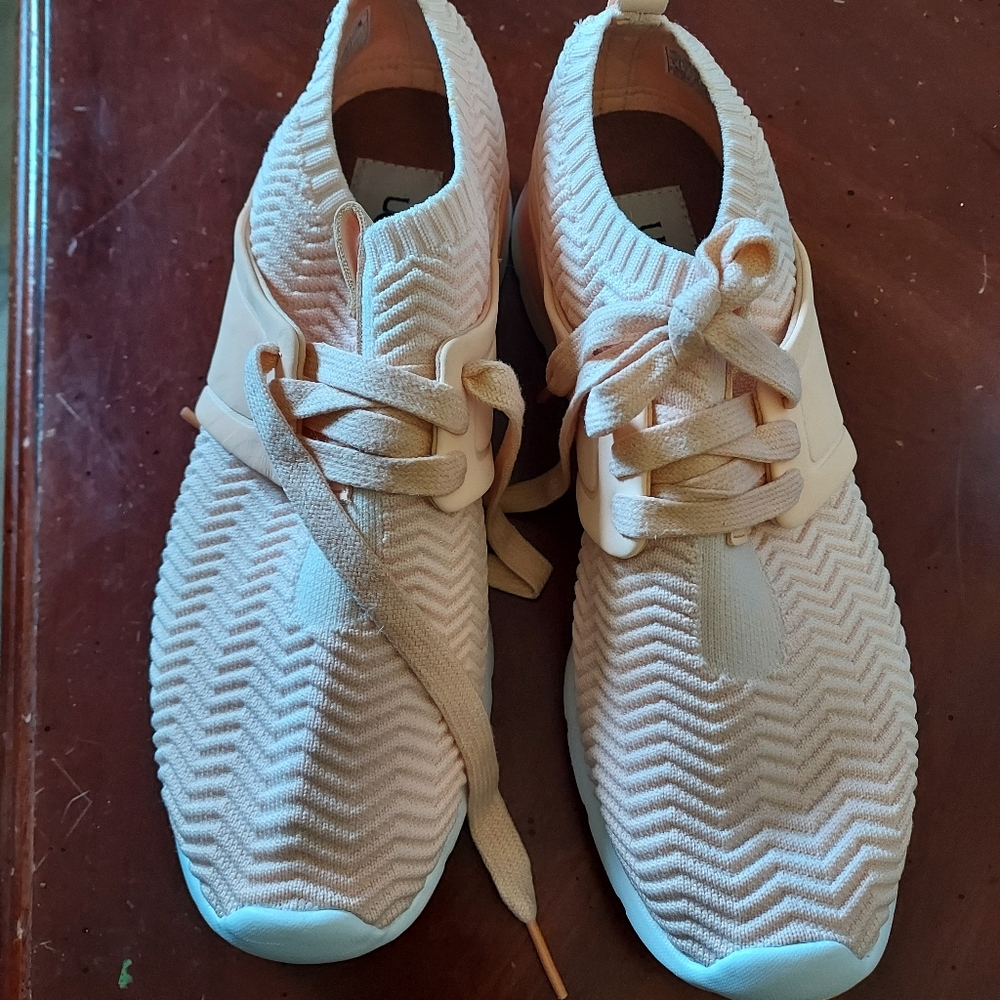 Ugg tennis shoes